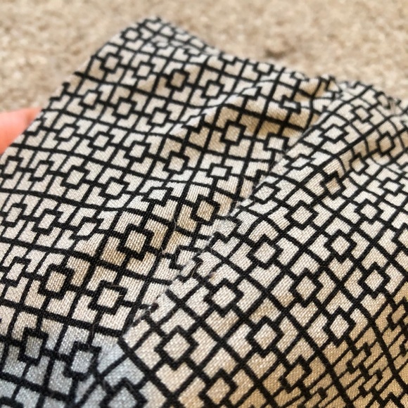 Michel Studio Geometric Print Pockets Capris Pant Size 24 C - Picture 2 of 5